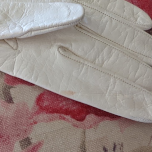 SOLD -- Vintage Nordstrom Italian Off White Soft Leather & Silk Gloves - 7 Med - Picture 11 of 11